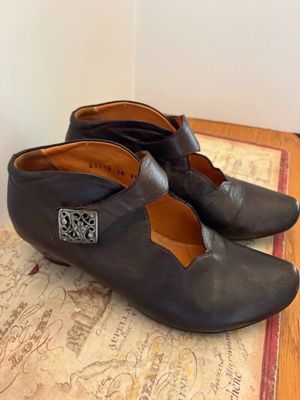 Think! Aida Leather Pumps - Comfort & Style (Size 38)